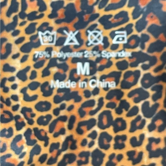 N.W.T. Yomover sz Md compression leggings in a brown animal print - Picture 9 of 10